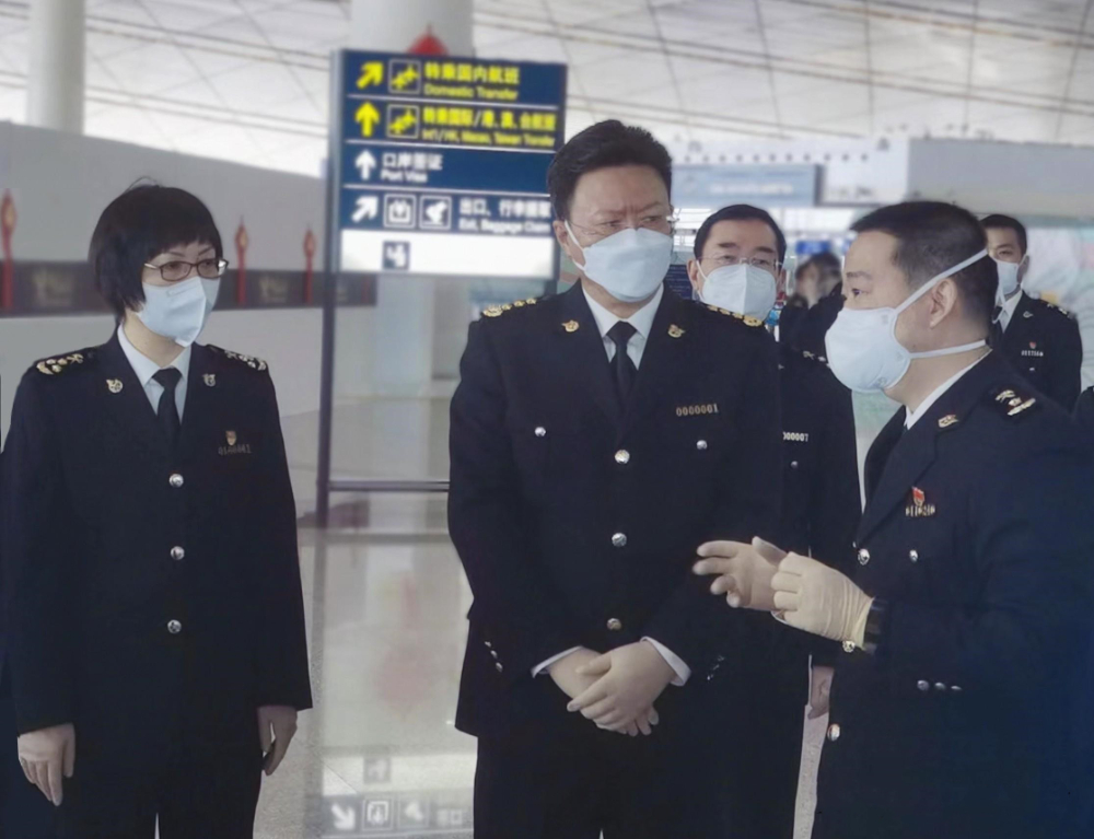 俞建華到首都機(jī)場(chǎng)海關(guān)調(diào)研慰問(wèn)
